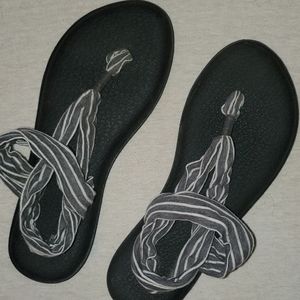 Yoga sling Sanuk sandals